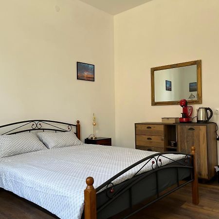 Prista Guest Rooms Ruse Esterno foto
